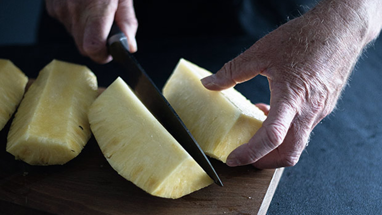 Ingredients Mini-tulipes d'ananas confit au caramel par le Chef Philippe Rogé